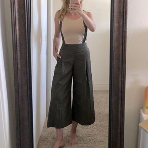 Wide leg trousers